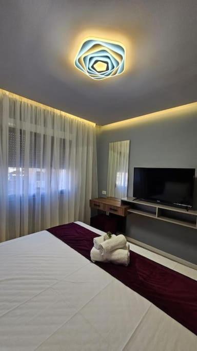 City Center Apartment Тирана Екстериор снимка