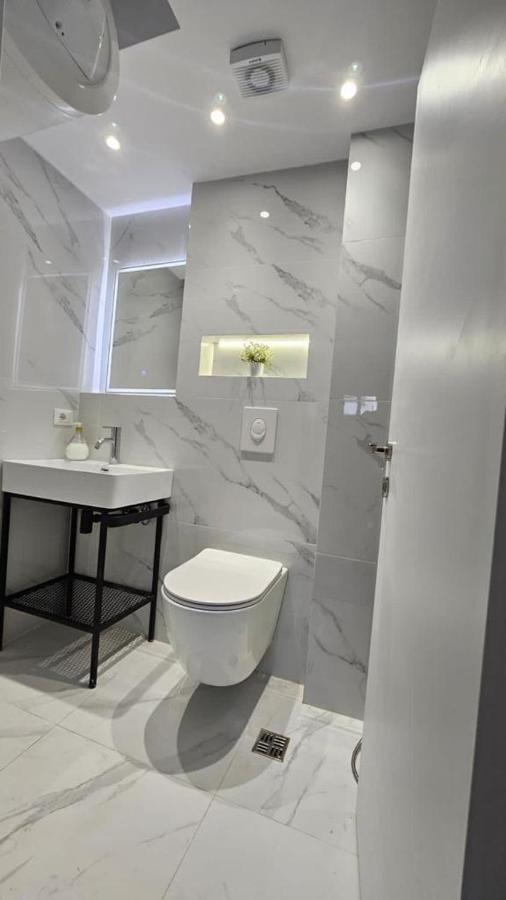 City Center Apartment Тирана Екстериор снимка